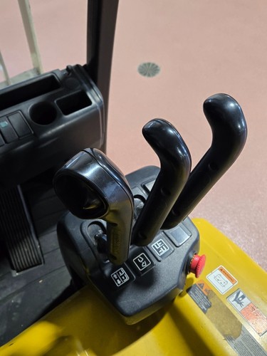 2019 YALE ERP030VFN36TE082 ELECTRIC 36 VOLT BATTERY 3000 LB PNEUMATIC FORKLIFT - Picture 15 of 16