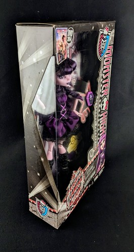 Mattel Monster High Doll Frights Camera Action Elissabat Hauntlywood 2013 NIB - Picture 2 of 8