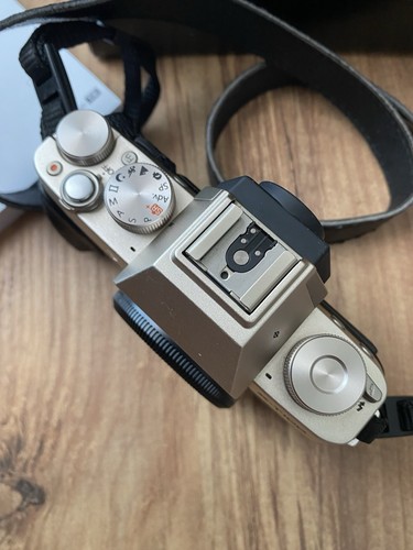 Fujifilm X-T100 24.2 MP Digital Camera - Body Only - Picture 8 of 10
