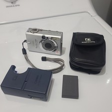 Canon PowerShot S400 Digital ELPH 4.0MP 3x Digital Camera - Silver