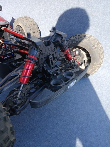 ARRMA Outcast 4x4 8S BLX 1/5 Stunt Truck With Remote - Picture 10 of 16