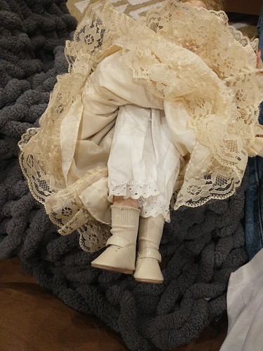 Dynasty Doll Collection Bride Porcelain 17" Tall - Picture 4 of 4