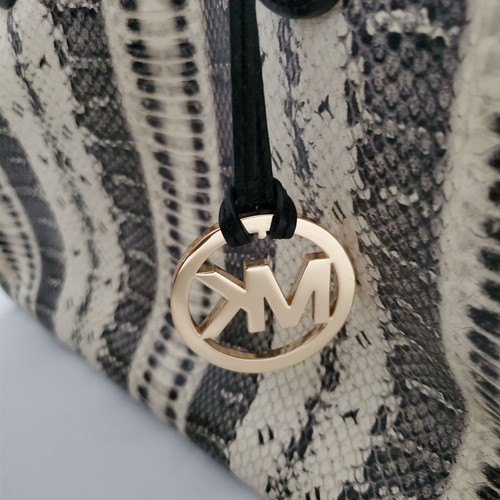Bolso de Mano Michael Michael Kors SELMA Negro/Blanco Estampado de Serpiente Cuero Cubo - Imagen 5 de 14