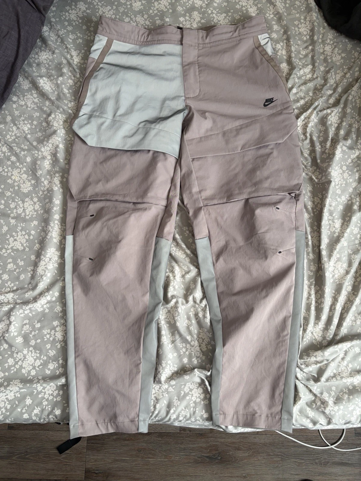 Men’s M/L Nike Tech Pack partial Reflective Pants