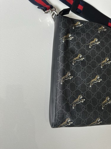 Gucci GG Supreme Tigers Men's Canvas Messenger Bag - Picture 7 of 13