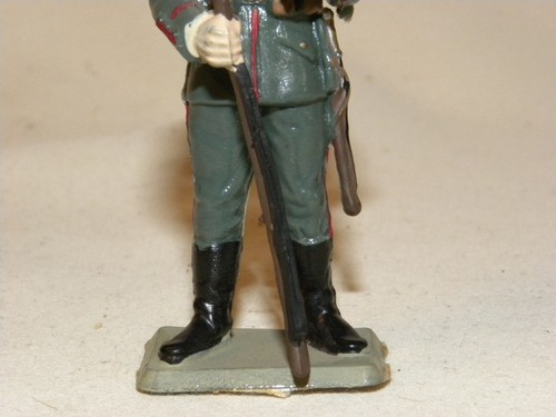 VINTAGE ALTE STARLUX KUNSTSTOFF FIGUR DEUTSCHER SOLDAT MIT SPITZENHELM - Bild 3 von 8
