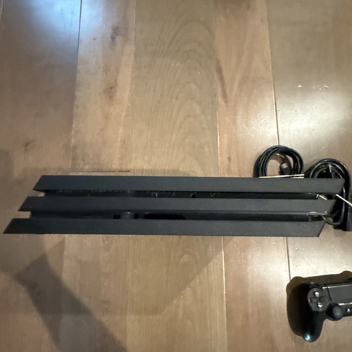 Sony PlayStation 4 Pro Schwarz Spielekonsole 1TB mit Controller und Kabel wenig benutzt - Bild 10 von 10