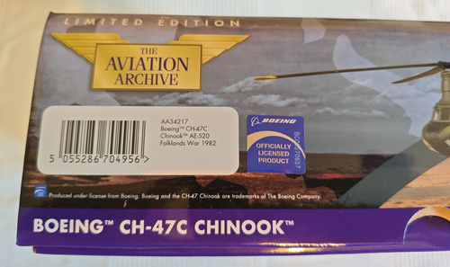 ***CORGI AA34217 Boeing CH-47C Captured Chinook AE-520, Falklands 1982 - NEW*** - Picture 2 of 9