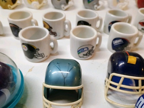 Vtg 120+ Gumball Machine Mini football Baseball helmets & Mini Ceramic Mugs - Picture 6 of 8