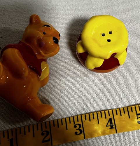 Salero y pimentero miel Winne The Pooh de colección Disneyland - Imagen 11 de 23