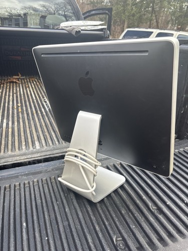 Apple iMac Model No. A1224 With Wirless Keyboard Tested - Picture 5 of 15