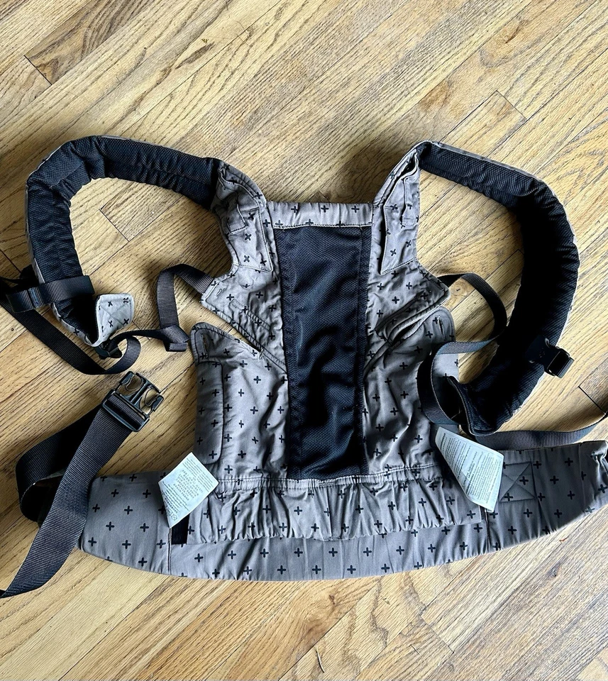 Portabebés Tula Explore Coast. Sin manchas ni lágrimas. 7-45lbs. Excelente! Foto 2 de 4