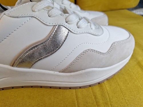 Time and Tru Damen Chunky Jogger Sneaker, Größe 9, weiß/gold/beige - Bild 8 von 12