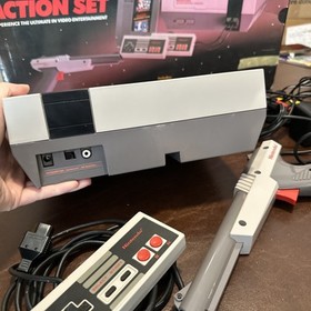 Console grigia originale Nintendo NES Action Set 1988 con scatola testata usata