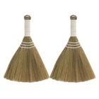 2-teiliger Handbesen: Mini-Kehrbesen aus Naturgras mit weichen Borsten –