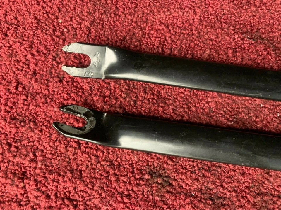 BMW 125I 135I E88 OEM 07-11 PAIR FRONT CROSSMEMBER BRACE SUPPORT BAR - Image 3 of 4