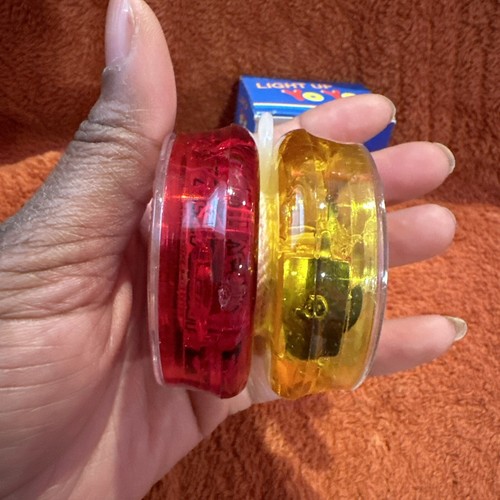 Rot gelb Light Up Yo Yo SPIELZEUGBOX mit Regalabnutzung - Bild 7 von 10