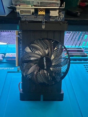 Gigabyte GV-R677D5-1GD AMD Radeon HD 6770 1GB GDDR5 PCI-E 2.0 Graphics Card - Picture 8 of 8