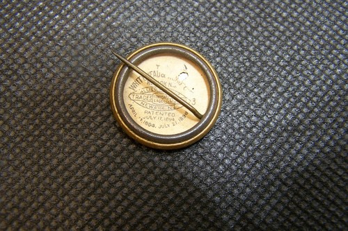 AUSTIN AA AMMUNITION GUNPOWDER SHOTGUN AMMO SHELL PINBACK BUTTON SPANIEL DOGS - Bild 2 von 2