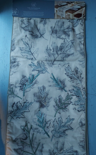 NEU Rachel Ashwell Farmhouse Tischläufer grau aquablau Blätter Stickerei 14x72 - Bild 6 von 13