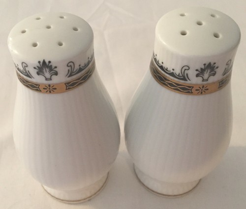 Vintage Bristol (Japan) Romano Salt and Pepper Shaker Set - Picture 2 of 4