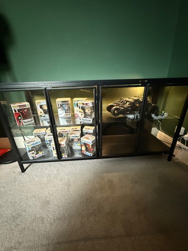 Glass Display Cabinet - 140cm Wide with LED lights - Picture 4 of 5