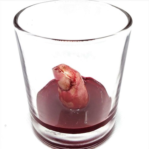 HALLOWEEN HORROR PROP - Whisky in resina realistico sicuro per alimenti 7 oz vetro - Foto 2 di 5