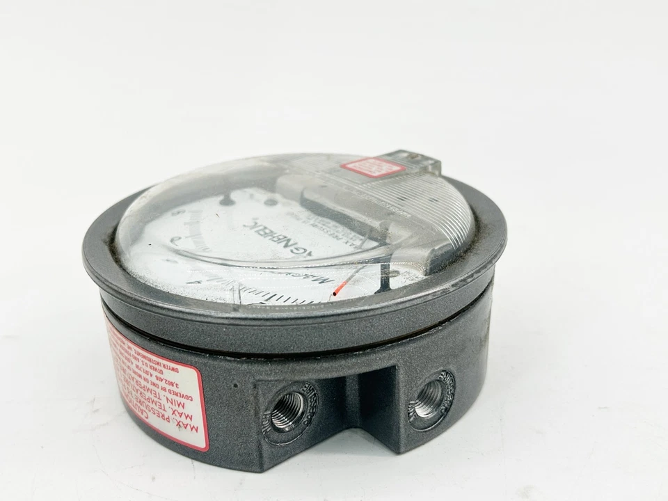 New Dwyer 2008 Magnetic Pressure Gauge 0-8 Inches of Water - Image 4 of 4