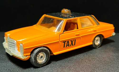 Vtg Corgi Mercedes-Benz 240D Orange Taxi #411 DieCast Man Cave Collectible Desk - 第 6/11 張圖片