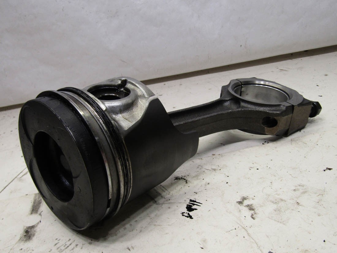 Isuzu Trooper 3.0 MK2 facelift 91-02 4JX1 engine piston 7692