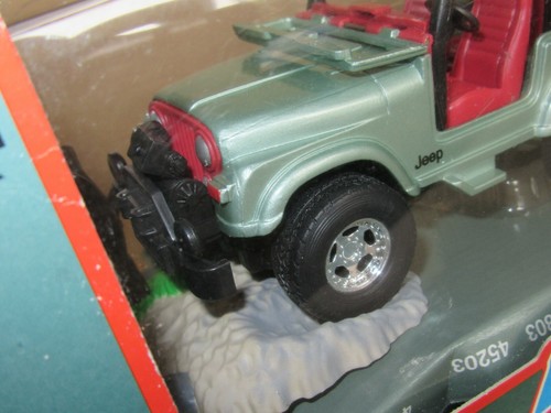 730M New-Ray 45103 Jeep CJ7 World Class 4X4 Vert Friction Motor 1:32 Neuf +Boite - Imagen 4 de 10