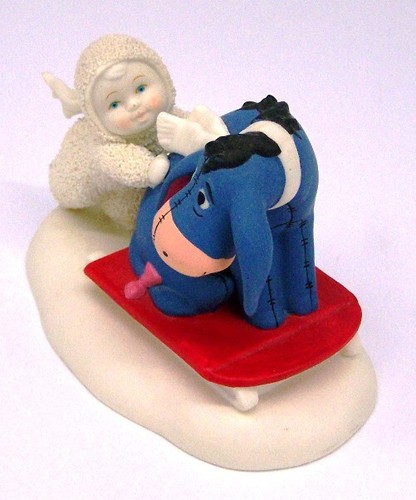 DE COLECCIÓN 2007 DEPT 56 SNOWBABIES & DISNEY WINNIE THE POOH "TE EMPUJARÉ MÁS" - Imagen 2 de 6