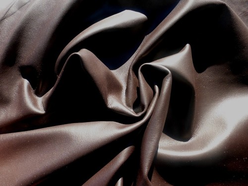 Piel de cabra piel chocolate cuerpo completo textura grano claro acabado brillante - Imagen 1 de 6