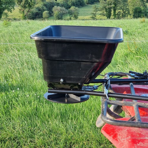 12V ATV Spreader Sower 31L Hopper 12ft Radius Fine Salt Grit Fertiliser Seed - Picture 7 of 7