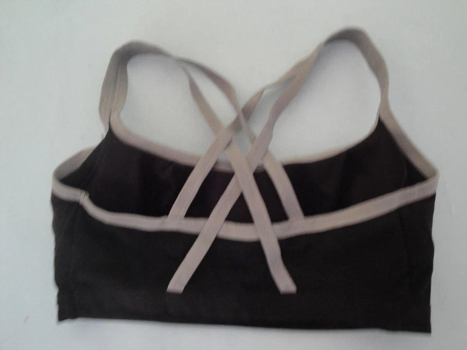 Sujetador deportivo activo de impacto medio espalda cruzada Lily of France 2151901 negro/plateado  Foto 2 de 4