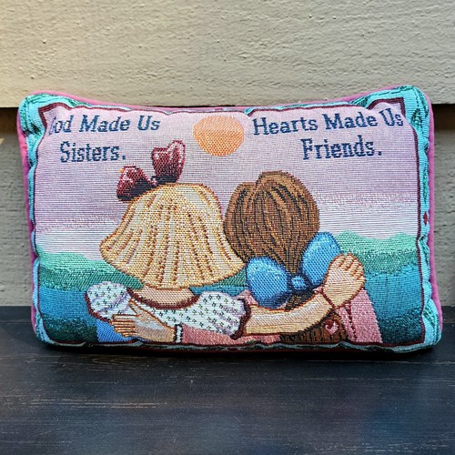 Gott machte uns Schwestern Herzen machte uns Freunde 90er Wandteppich 12" x 8" Dekokissen  