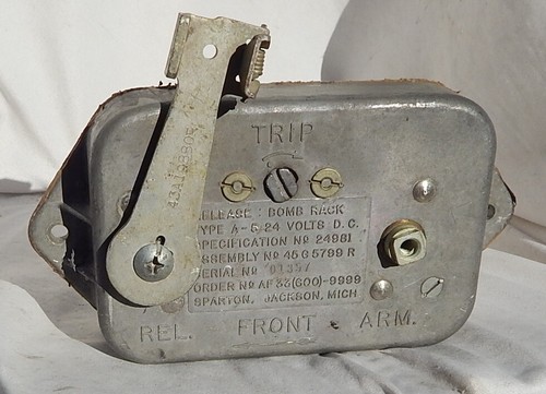 WW 2 B-17 ,B-24, B-25, B-26 Bombay Type A-5 Bomb Release Assembly