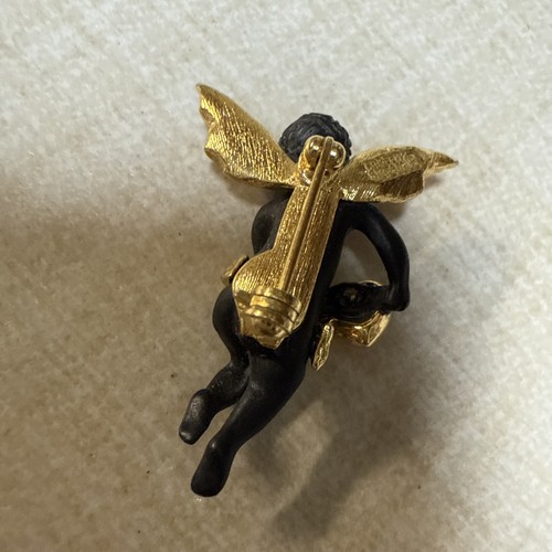 DE COLECCIÓN FIRMADO COREEN SIMPSON FIGURATIVO QUERUBÍN ÁNGEL PUTTI BROCHE COLECCIÓN NEGRO - Imagen 3 de 5