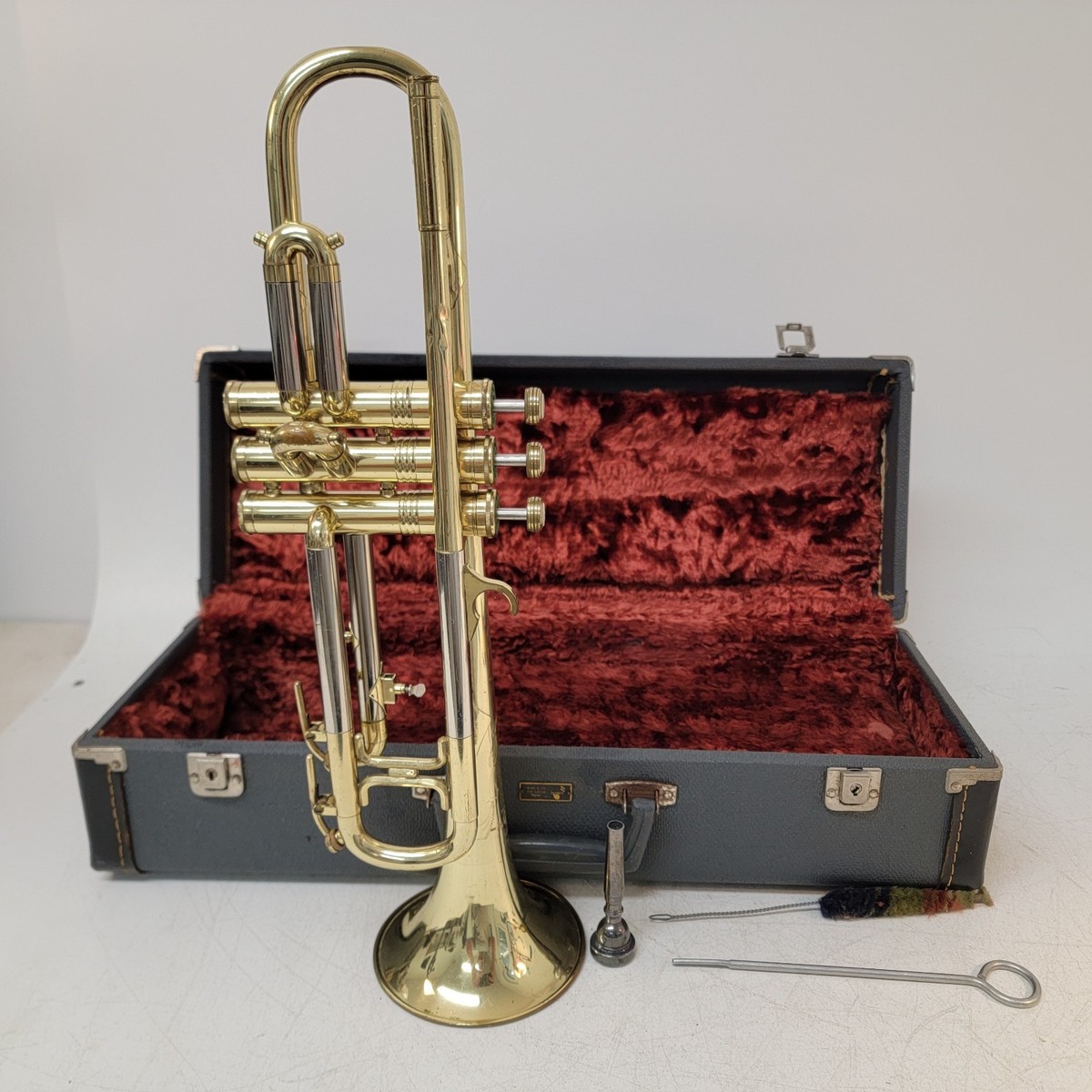 HUTTL Trumpet LINE 800 Trumpet W Case Western Germany Vincent Back
