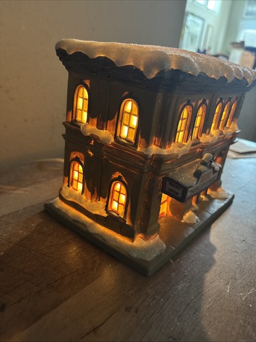 Enesco It's A Wonderful Life beleuchtetes Dorf Bedford Falls Bijou Theater - Bild 12 von 13