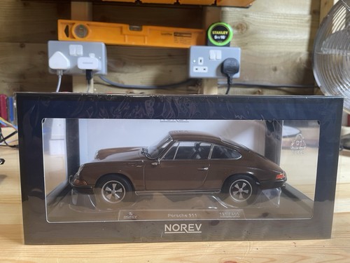 PORSCHE 911 T 1969 en marrón sepia - NOREV 1:18 - Imagen 18 de 19