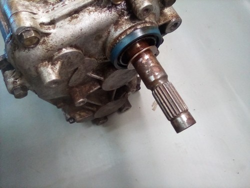 2003 Polaris Sportsman 600 Transmission Main Gearcase Assembly 1341432 03 04 - Picture 6 of 14