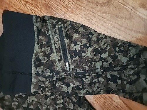 Lululemon schwarz & grün Cameo CAPRI'S GRÖSSE 10 Reißverschlusstasche - Bild 6 von 15