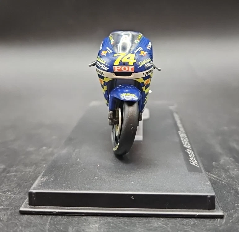 1:24 Scale 2001 Daijiro Kato Honda NSR250 Motorbike deagotini - Image 3 of 4