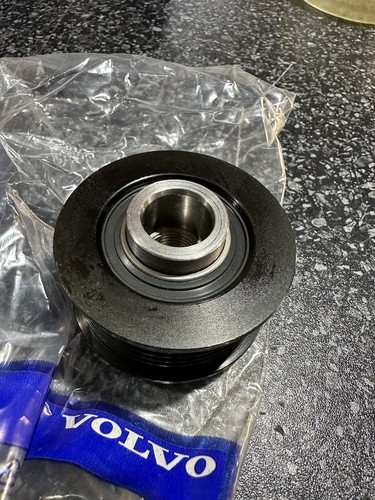 Original Volvo Alternator Pulley S40 I, V40 - 1.9 Di - 8641982 - GENUINE/NEW - Picture 2 of 3