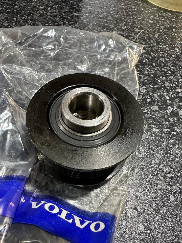 Original Volvo Alternator Pulley S40 I, V40 - 1.9 Di - 8641982 - GENUINE/NEW - Image 2 of 3