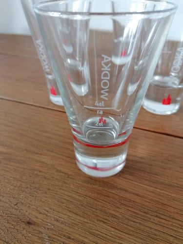 Vodka- Gläser 6 Stk. mit Eichstrich 2 cl / 4 cl Vodka Aufschrift u. Logo /Top - Bild 3 von 6