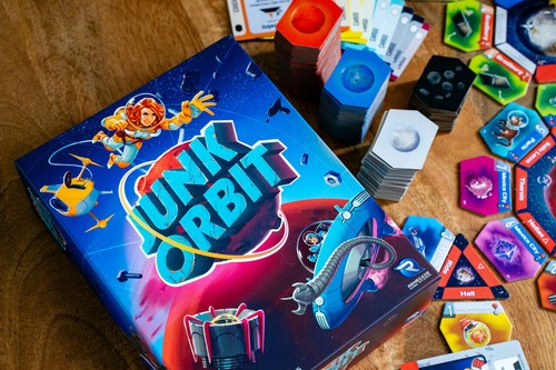 Junk Orbit Tischplatte Brett Familie Spaß Renegade Weltraumspiel - Bild 8 von 13