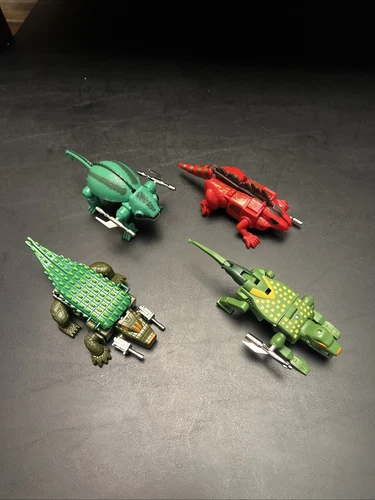 Vintage Fighting Animals Invading Reptiles Transforming Action Figures 4