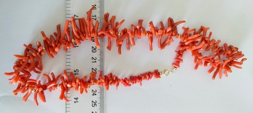Collana a rametti corallo mediterraneo, chiusura oro - Foto 3 di 10